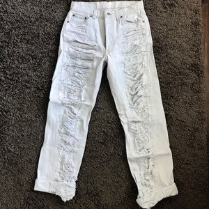 Distressed Levi’s High Waisted Jeans